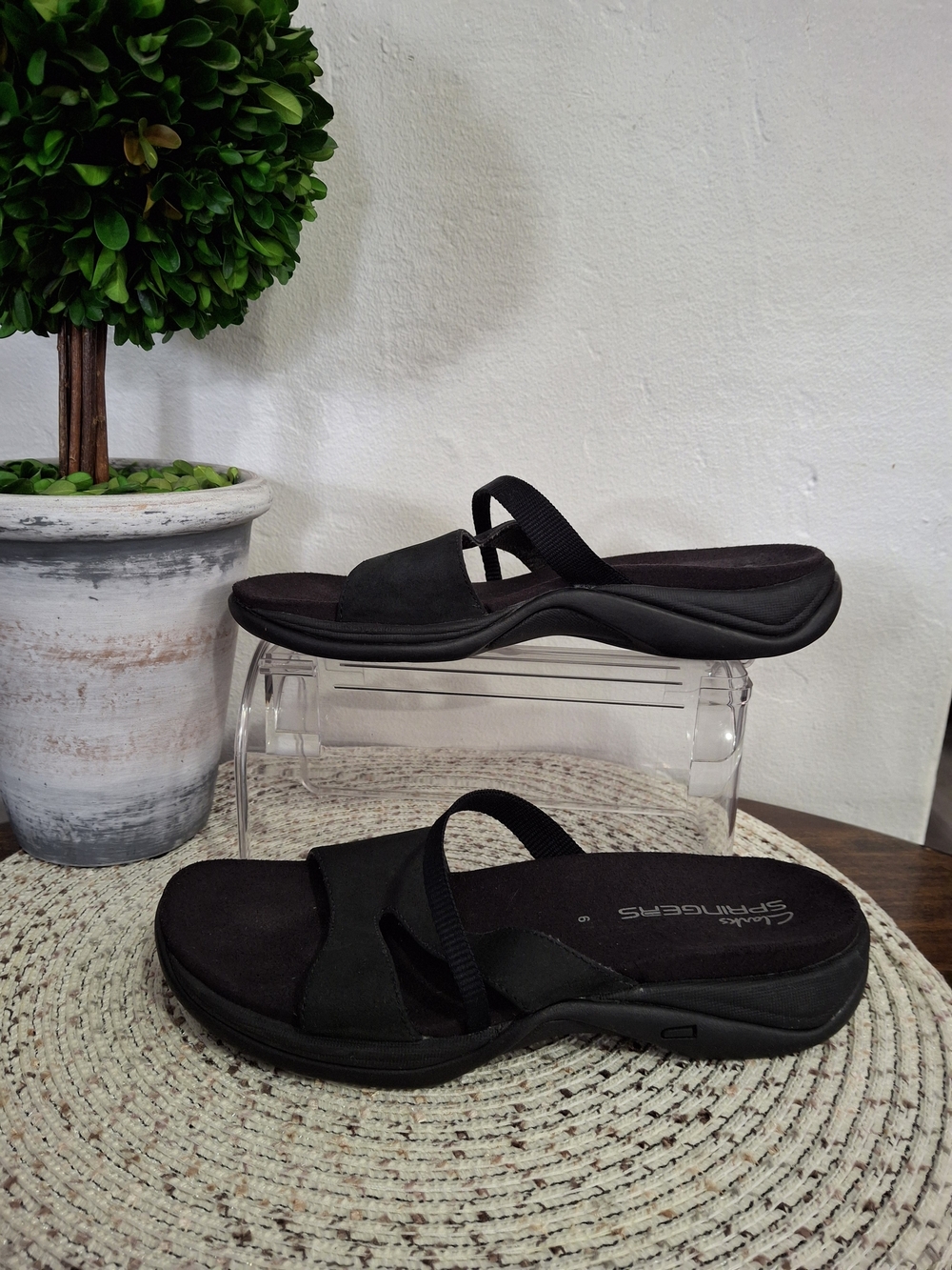 Clarks Springers Women’s Black Slide Sandals Size 6.